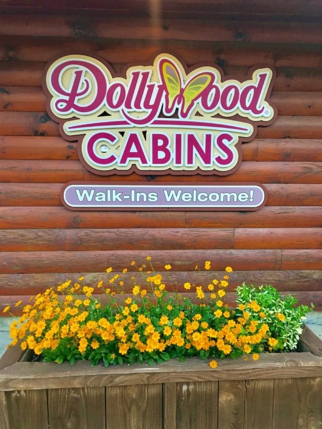 Dollywood cabins welcome sign
